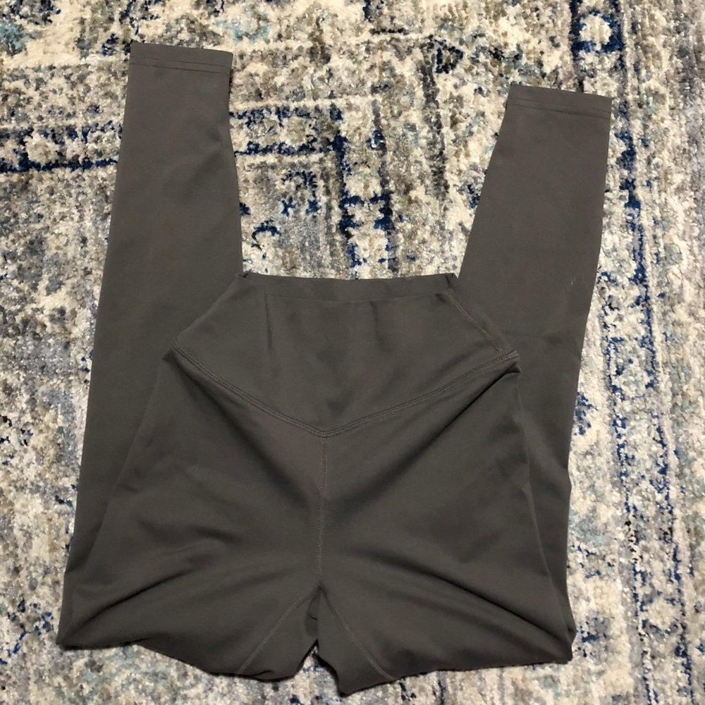 Gorgeous gray balance athletica leggings! Size 4!